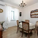 Stara Riva L-531 Appartement Pirovac
