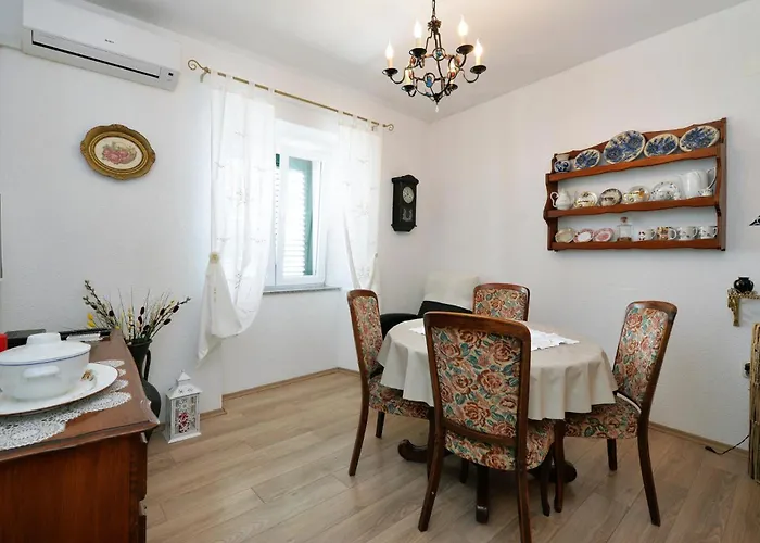 Stara Riva L-531 アパート ピロヴァッツ