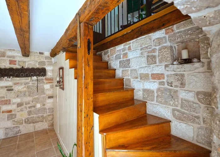 Stara Riva L-531 アパート ピロヴァッツ